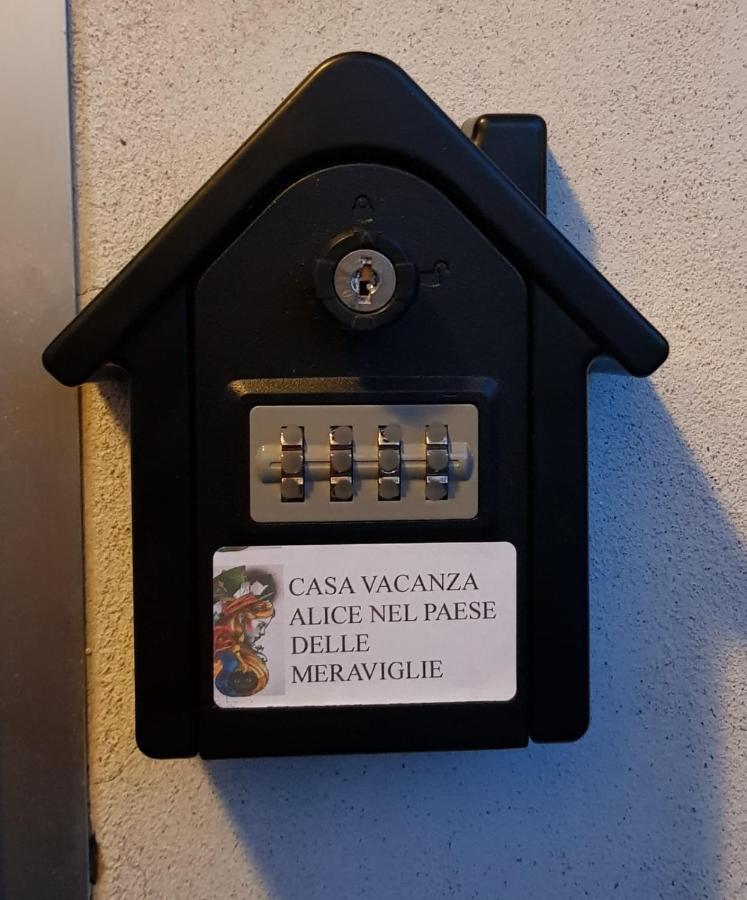 Alice Nel Paese Delle Meraviglie Sulbiate Luaran gambar