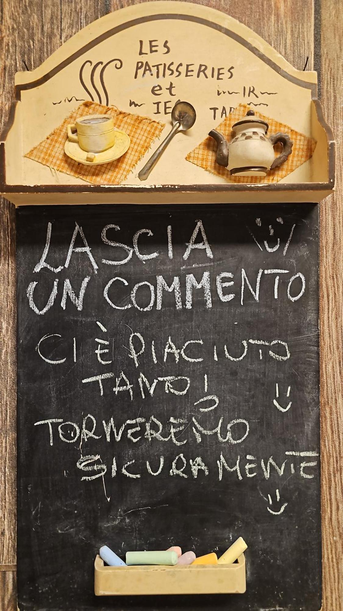 Alice Nel Paese Delle Meraviglie Sulbiate Luaran gambar